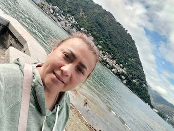 Yulixa Consuelo Tolosa, de 52 años, es buscada por las autoridades tras ingresar a un centro estético en el barrio Venecia, sur de Bogotá, para un procedimiento de lipólisis láser - crédito Yulixa Tolosa/Facebook