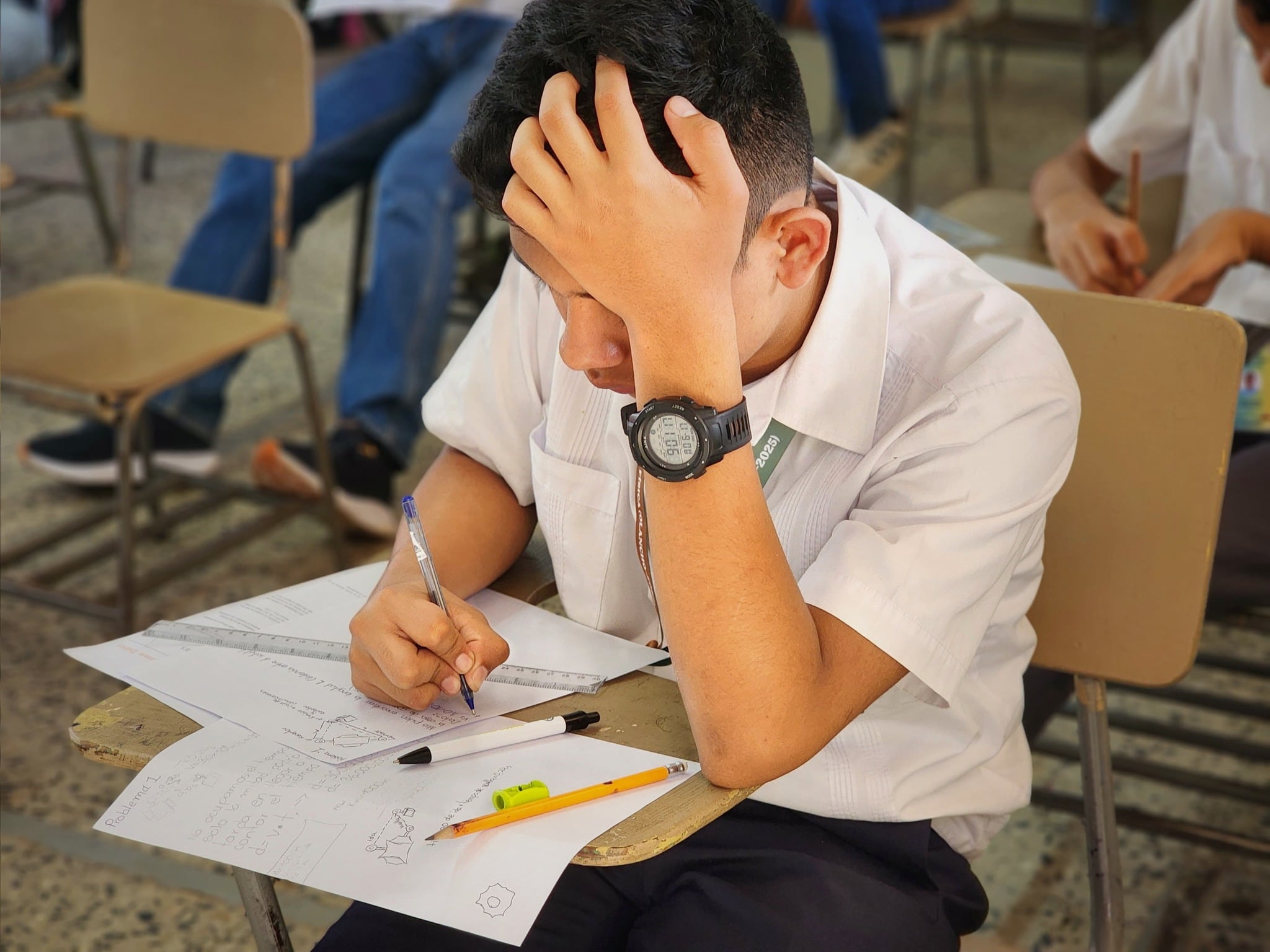 La fuerte dependencia del sector educativo en el pago de salarios limita inversiones estratégicas en formación, infraestructura y otros programas clave. (Cortesía: Secretaría de Educación de Honduras)