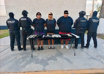 La creadpora de contenido fue detemnida junto a un hombre y otra mujer con drogas y armas Foto: Autoridades de Monterrey