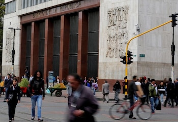 El Banco de la República advirtió que el gobierno de Abelardo de la Espriella deberá ajustar ingresos y gastos para cerrar el déficit fiscal de 2027 y contener la deuda - crédito John Vizcaíno/Reuters