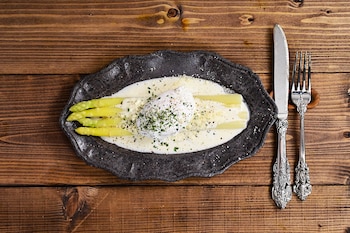 Espárragos blancos con salsa de