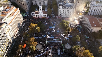 Marcha Federal Universitaria - Plaza de mayo - 12 de mayo - Drone