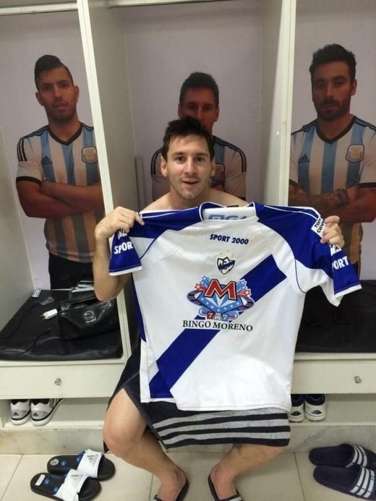 Messi posó con la camiseta de Midland