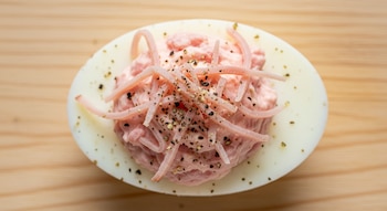 La tradición de huevos rellenos