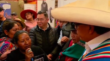 Roberto Sánchez visita Puno, a diferencia de Keiko Fujimori, y se reúne con familiares de fallecidos en protestas