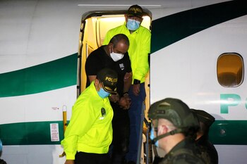 Dairo Antonio Usuga David, alias "Otoniel", top leader of the Gulf clan, is escorted by policemen after being captured, in Bogota, Colombia October 23, 2021. Picture taken October 23, 2021. Colombian Police/Handout via REUTERS ATTENTION EDITORS - THIS IMAGE HAS BEEN SUPPLIED BY A THIRD PARTY. MANDATORY CREDIT. NO RESALES NO ARCHIVES
