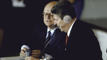 El presidente Ronald W.