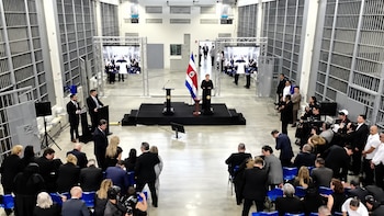 Costa Rica abre las puertas de su megacárcel: líderes criminales, sicarios y extorsionadores serán los primeros trasladados
