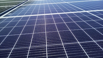 Bruselas afea a Bélgica que facilitara el cobro de laudos contra España por las renovables