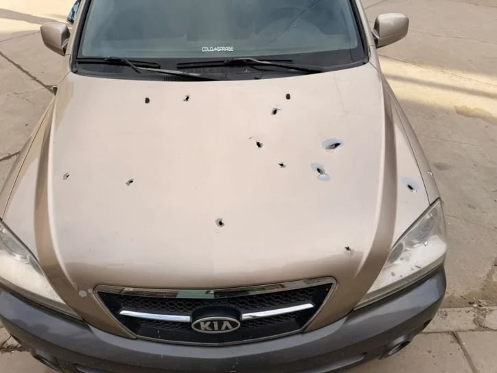 La Kia Sorento recibió al menos 16 impactos de bala durante un ataque ocurrido en el barrio 2 de Abril (Fuente: La Opinión Austral)