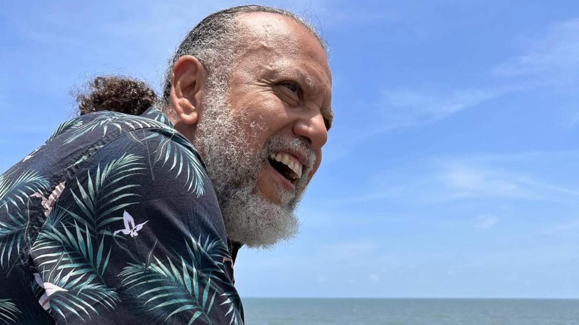 El exsacerdote aseguró que una elección entre Vicky Dávila y Gustavo Bolívar sería compleja. Se centraría en la oración para decidir - crédito @plinero / Instagram