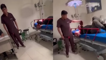 Dos capturas de pantalla de un video muestran a un hombre con uniforme médico junto a un paciente en una camilla de hospital