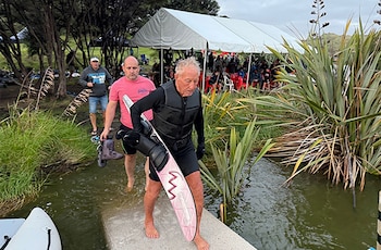 Bryan Murray fue reconocido por Récord Guinness como el esquiador acuático más longevo del mundo en la categoría masculina (Récord Guinness)