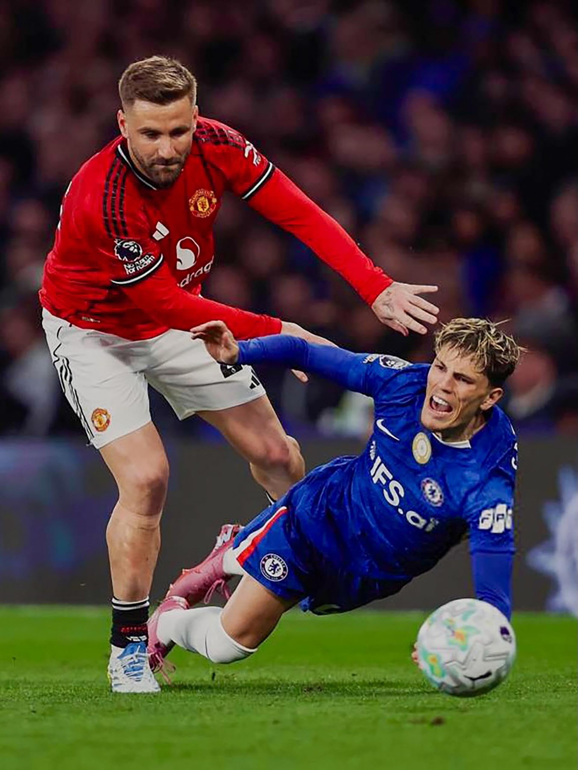 La foto que publicó Shaw empujando a Garnacho en sus redes