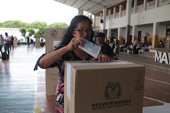 Las autoridades tramitaron actas de supervivencia y excluyeron a los votantes reaparecidos de los registros oficiales de desaparecidos - crédito Mario Caicedo/EFE