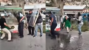 Un vendedor de emoliente corre