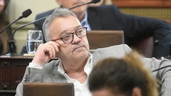 Gabriel Real fue secretario de Asuntos Legislativos del gobierno de Santa Fe bajo la gestión de Maximiliano Pullaro, con quien trabajó en la articulación entre el Ejecutivo y el Legislativo provincial