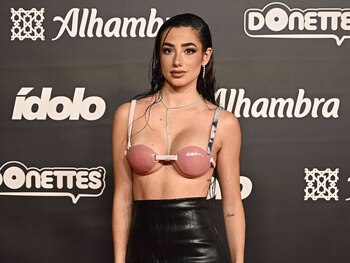 Lola Lolita posa en el