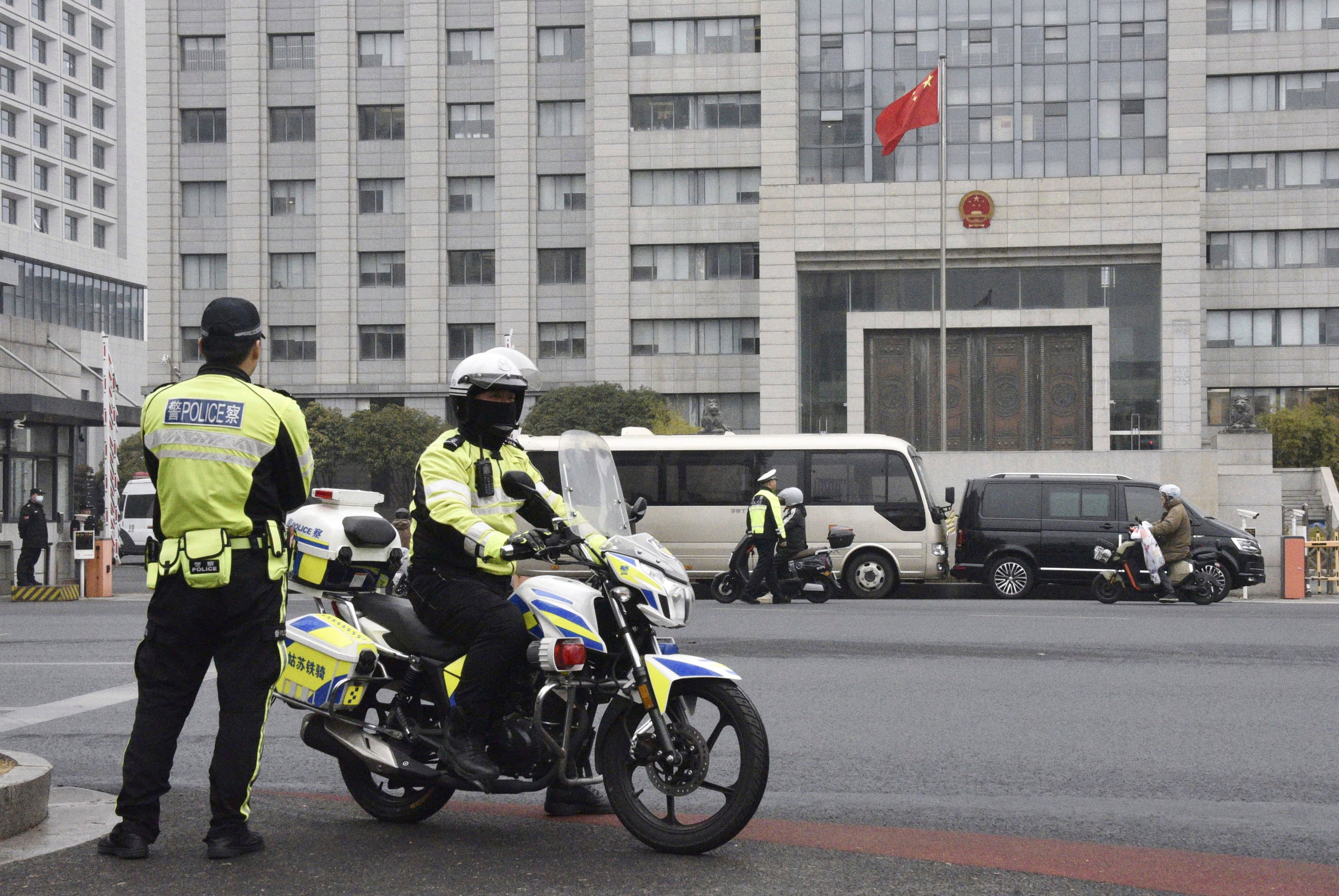 La justicia de China condenó a pena de muerte suspendida a ex alto cargo del regulador bursátil