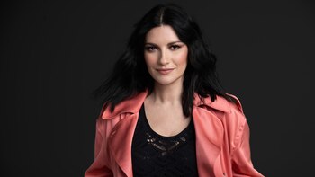 Laura Pausini anima a jóvenes alumnos de música: El escenario es donde menos miedo existe