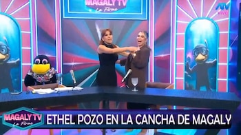 Magaly Medina y Ethel Pozo protagonizan uno de los momentos más emotivos de la televisión: “Sí tengo límites”. Captura: Magaly TV La Firme.
