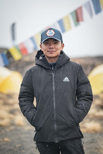 Nima dedica su logro a