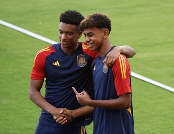 Alejandro Balde y Lamine Yamal,