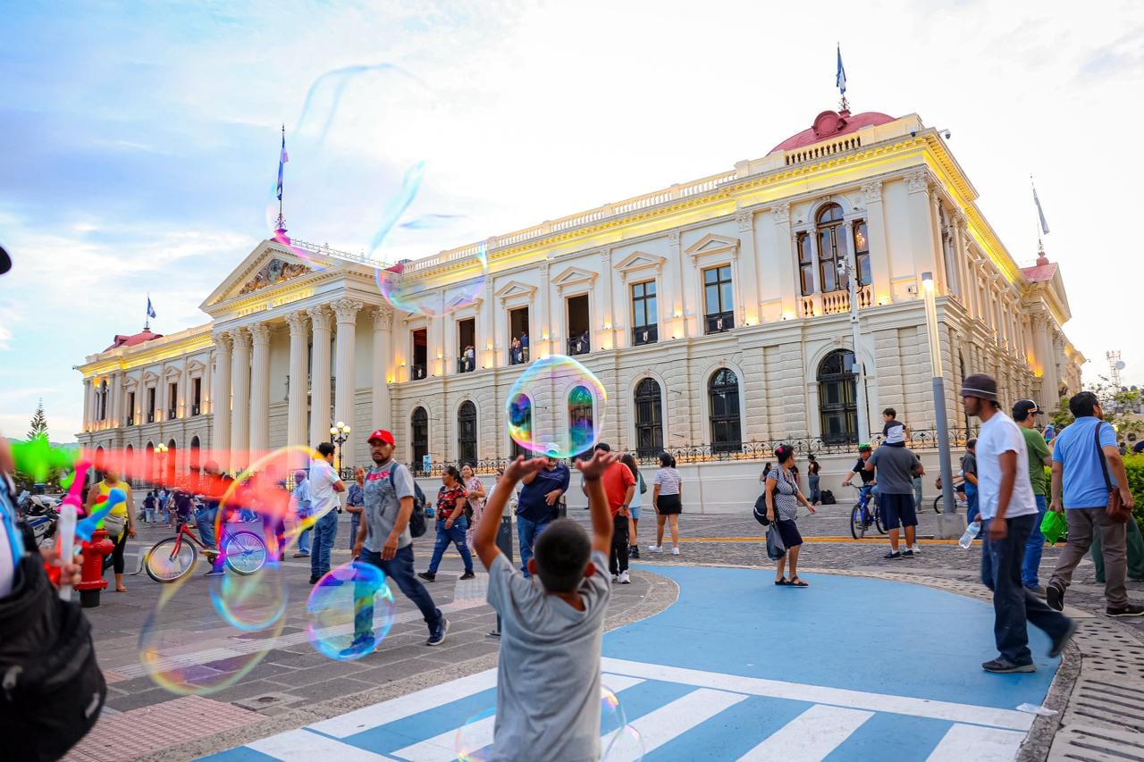 Turismo internacional en El Salvador crece 5.2% en el último periodo vacacional, según datos oficiales