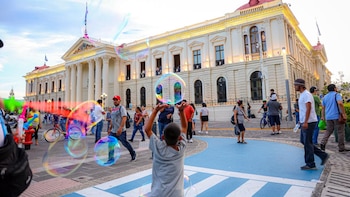 Turismo internacional en El Salvador crece 5.2% en el último periodo vacacional, según datos oficiales