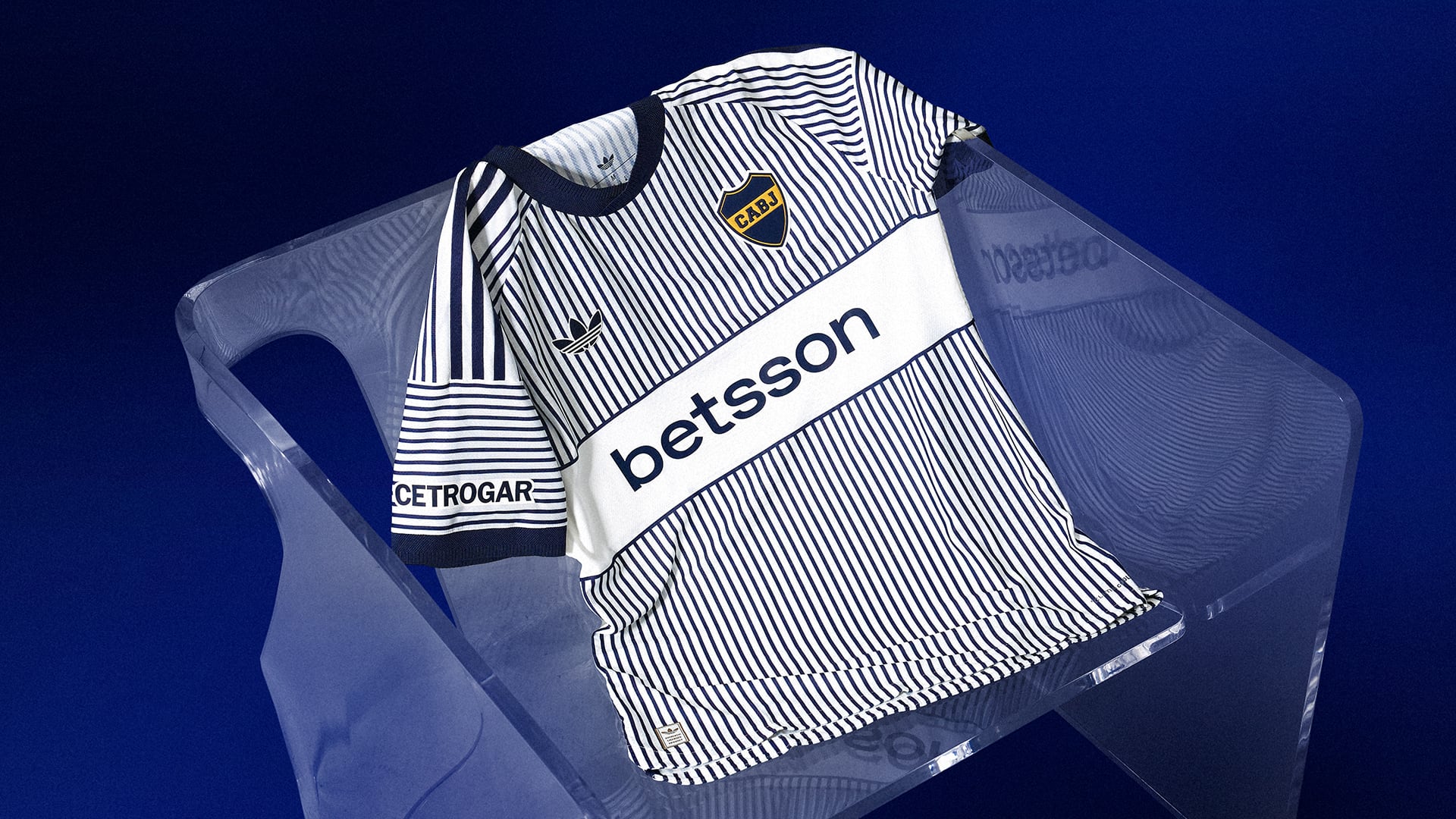 La casaca está inspirada en los orígenes del club