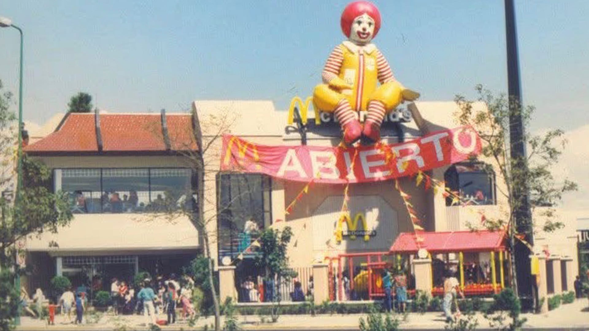 De la primera sucursal en México a cientos de puntos de encuentro en el país, McDonald’s celebra su expansión. (Cortesía: Samuel González)