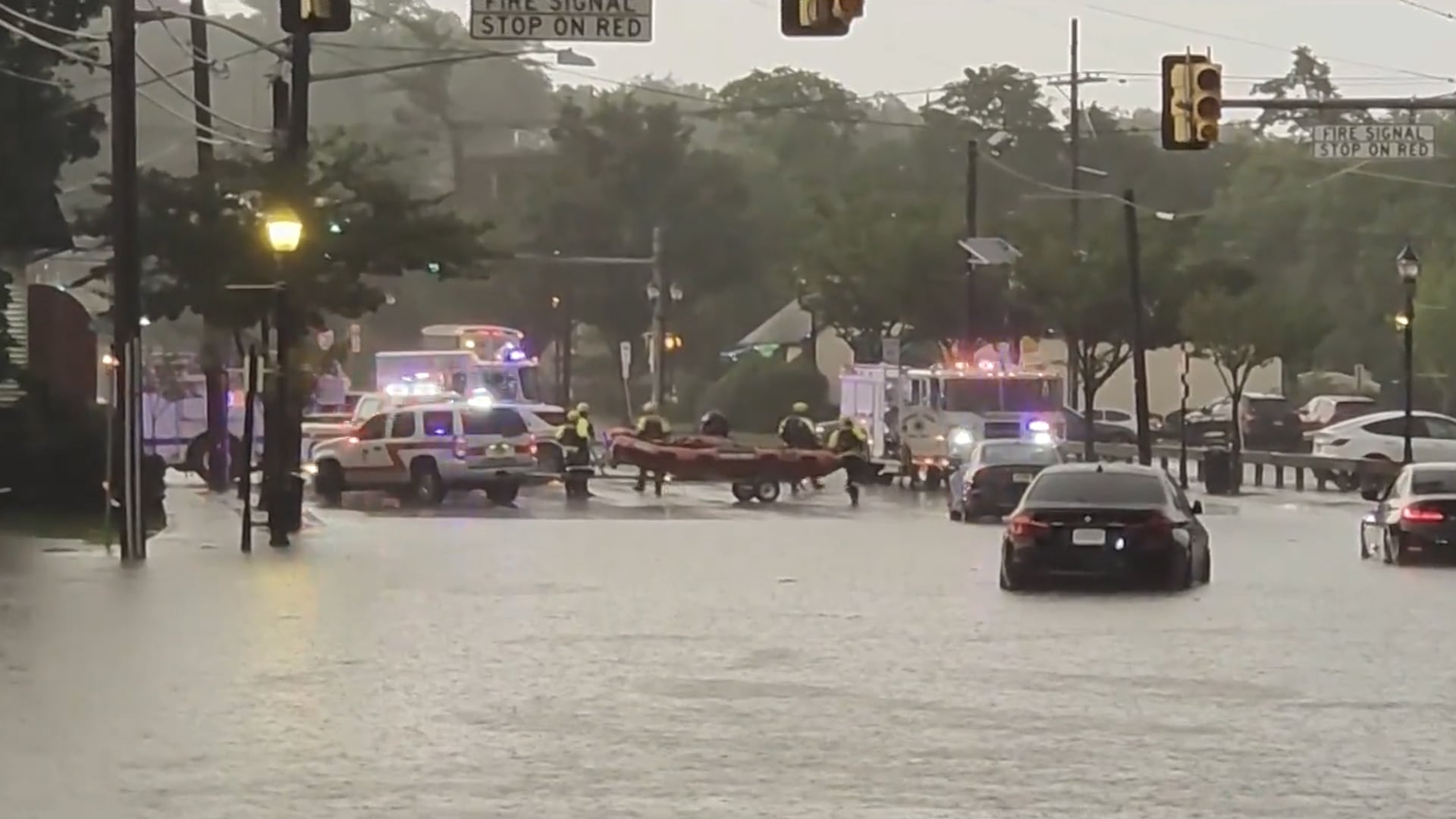 Con el norte de Nueva Jersey bajo lluvias extremas, la prueba avanzó igual y los corredores describieron la dificultad de competir