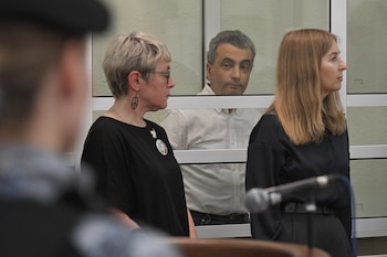 Lev Shlosberg, que rechazó los cargos por considerarlos infundados, respondió al juez cuando le preguntó si entendía el veredicto: “Lo siento por usted, señoría, tendrá que vivir con esto”.. (AP Photo)