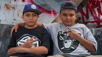 Dilan y Demian mientras posan