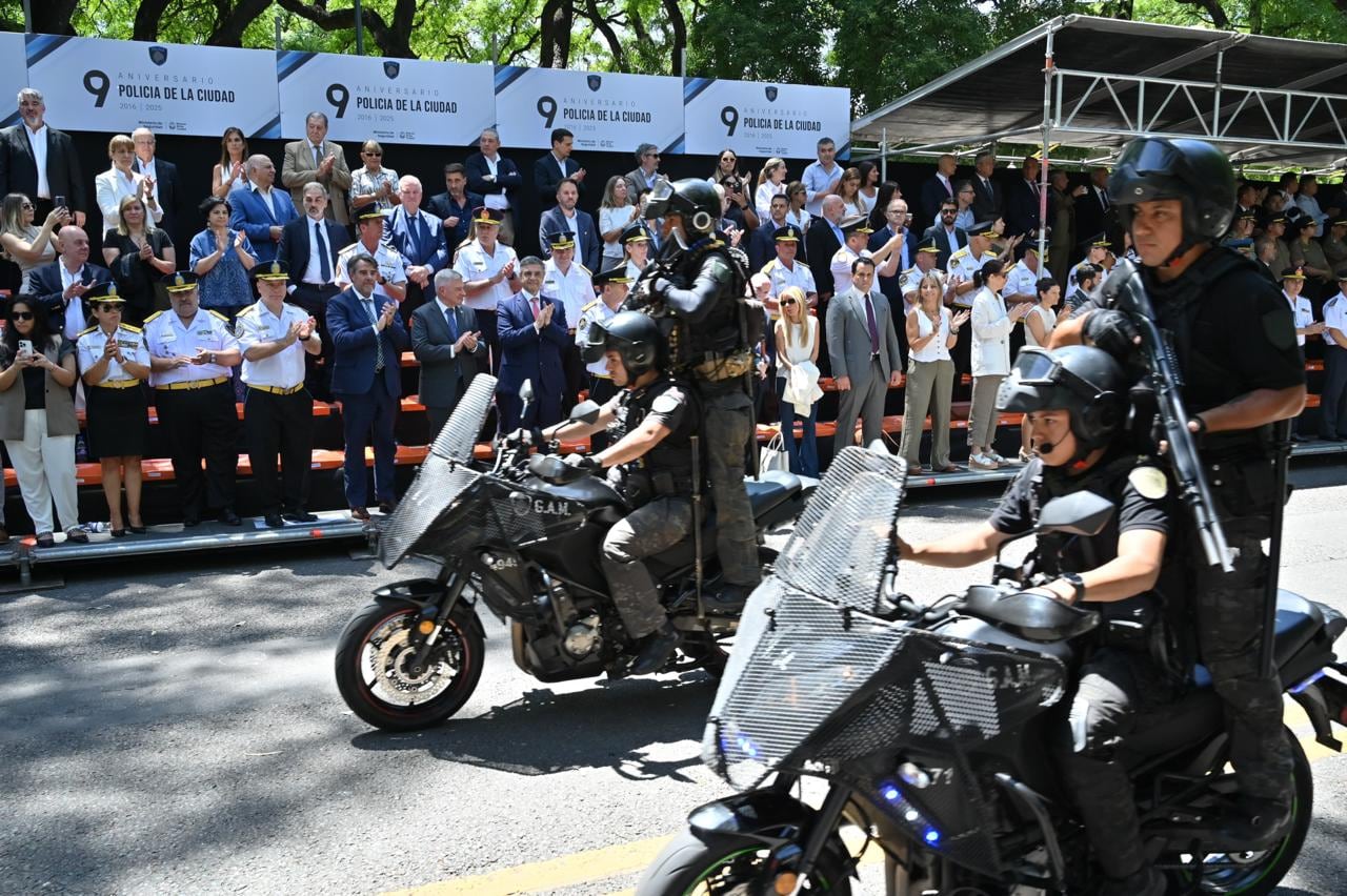 La fuerza policial porteña cuenta con más de 27.000 agentes y despliega operativos en las quince comunas de Buenos Aires