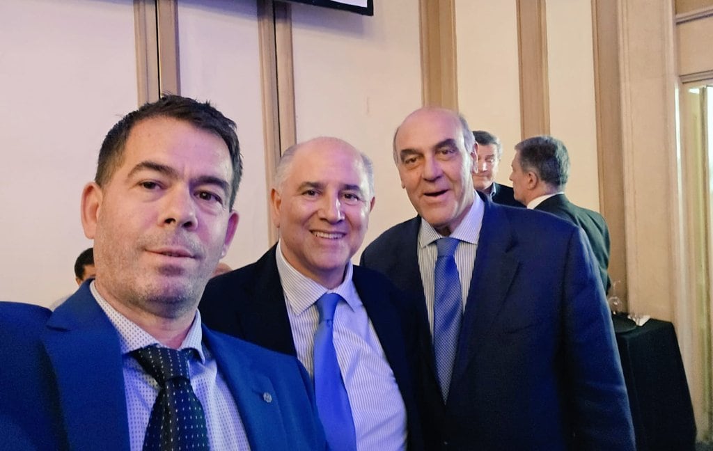 Los industriales uruguayos Leonardo García, Fernando Pache y Gabriel Murara, durante una disertación del presidente argentino Javier Milei en Montevideo (@camindus)
