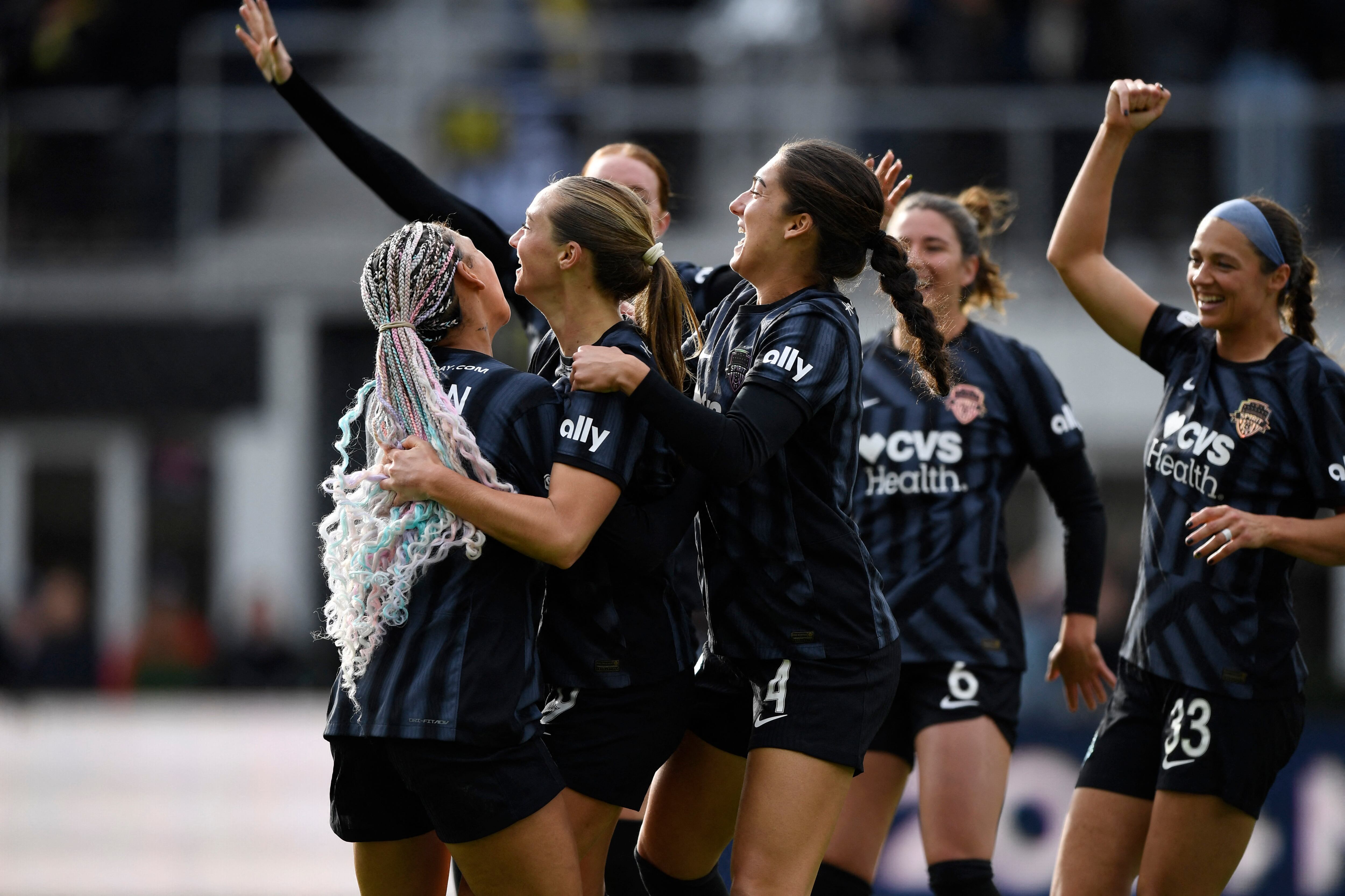 La NWSL firmó un acuerdo de transmisión por más de USD 200 millones; su comisionada reconoció que Kang fue clave en el salto de valoraciones (REUTERS/Hannah Foslien)