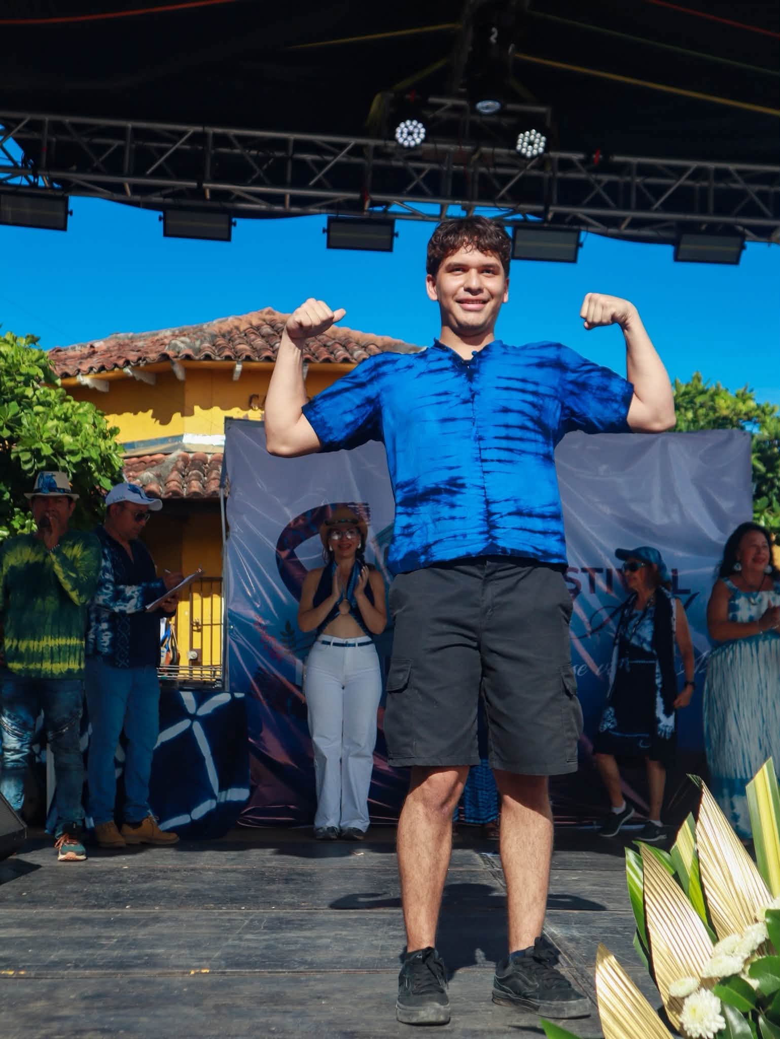 Las prendas para toda la familia se lucieron en la pasarela de Suchitoto (Foto cortesía alcaldía de Cuscatlán Norte)