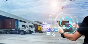 "La automatización de procesos reduce errores y mejora la visibilidad de la carga en tiempo real", afirma Uriel (Imagen: Shutterstock)