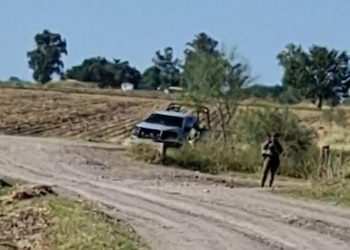 Elementos de la Marina, Ejército y fuerzas federales participaron en el despliegue registrado en la zona rural de Guasave. (X @entreveredas)