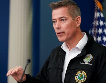 El secretario de Transporte, Sean