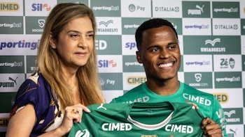 Jhon Arias fue presentado oficialmente