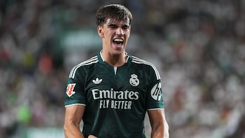 De recorrer 160 kilómetros al día para estudiar a ser el salvador del Real Madrid y el amuleto de Mourinho: la historia de Carlos Espí