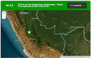 Mapa satelital de Perú con una estrella verde que indica la ubicación de un sismo y una barra superior con la magnitud 4.2 en Oxapampa