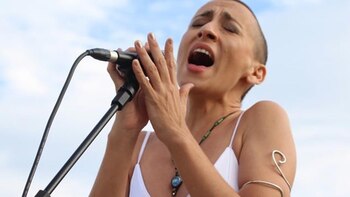 “Y las libres del mundo