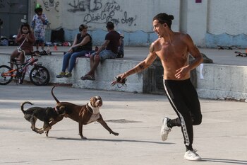 CIUDAD DE MÉXICO, 11MARZO2021.- La Secretaría de Gestión Integral de Riesgos y Protección Civil, lanzó una alerta por las altas temperaturas que se han registrado en la ciudad. Recomendó a la población el uso de protector solar e hidratación constante.
FOTO: ROGELIO MORALES /CUARTOSCURO.COM