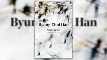 Portada del libro Sin respeto de Byung-Chul Han con una fotografía en movimiento de peatones caminando