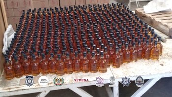 Desmantelan fábrica clandestina de alcohol