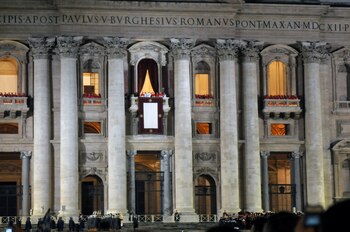 Primera aparición del papa Francisco