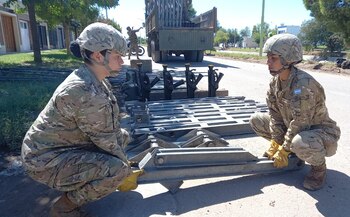 Personal del Ejército Argentino trabajando